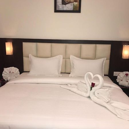 Hotel Anandi Inn Ballia Kültér fotó